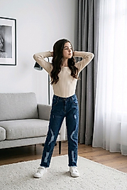 Kız Çocuk Koyu Mavi Yırtık Detaylı Mom Jean Kot Pantolon - Taşlanmış Denim